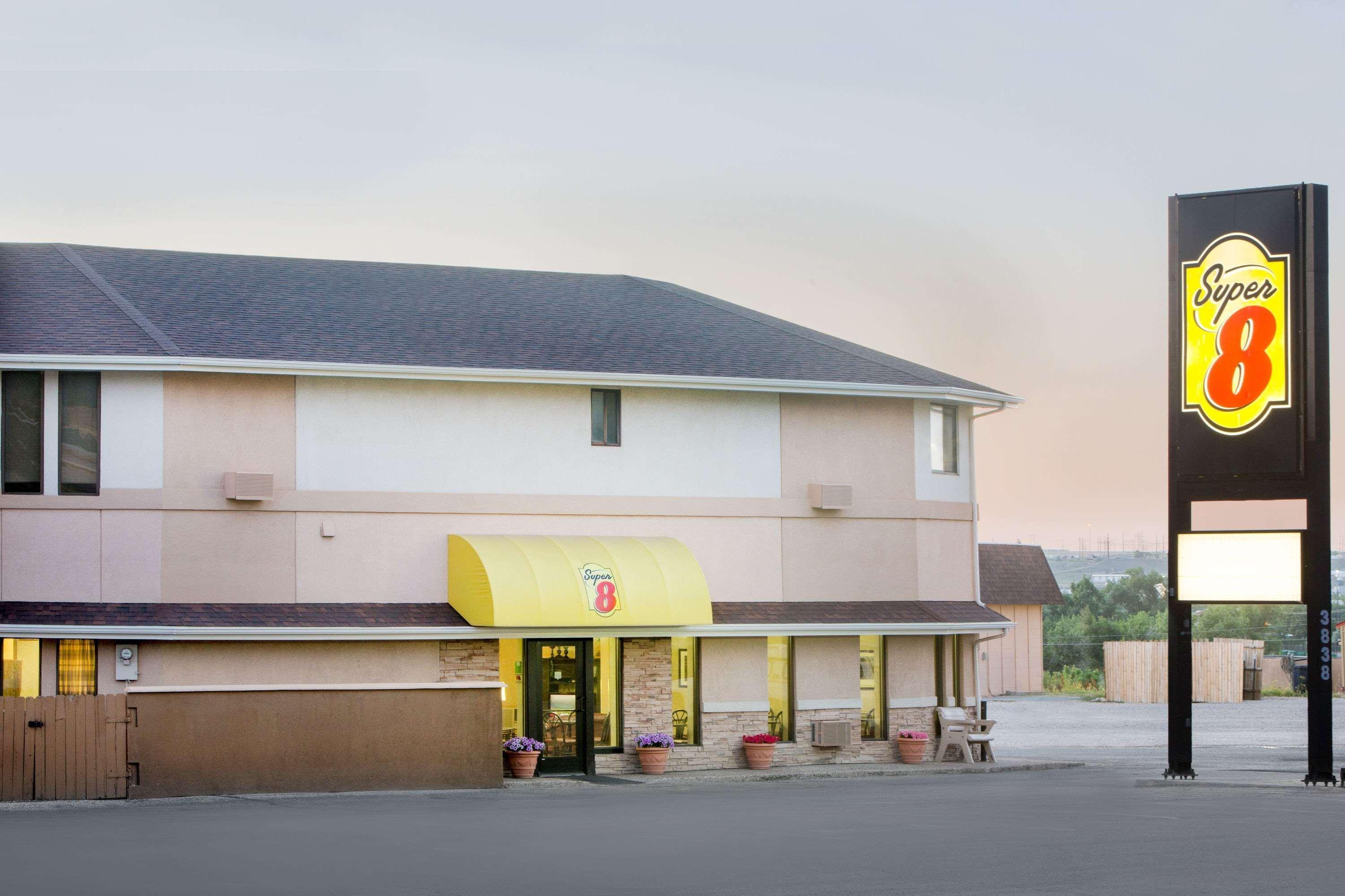 Super 8 By Wyndham Casper West By The River Exterior foto
