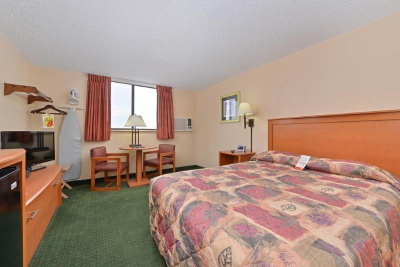 Super 8 By Wyndham Casper West By The River Exterior foto